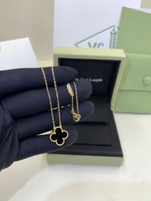 18K Yellow Gold Malachite Medium Necklace Lucky Girl VCA Vintage Alhambra Pendant