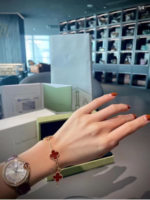 คุณภาพ  18K Gold And Real Diamonds Van Cleef And Arpels 5 Motifs Vintage Alhambra Bracelet โรงงาน