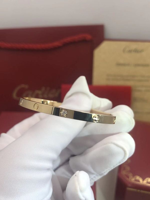 คุณภาพ สร้อยข้อมือทองคำ 18K LOVE รุ่นเล็ก 6 เม็ดสำหรับผู้หญิง / ผู้ชาย โรงงาน