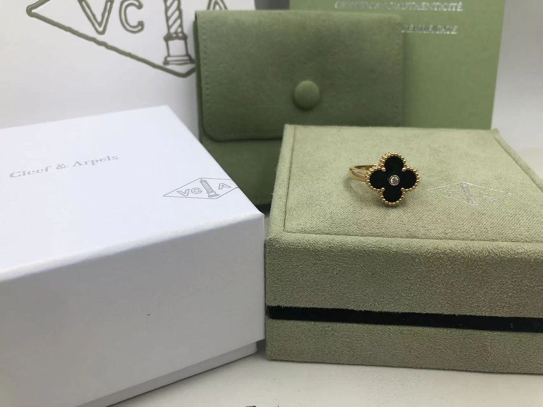 คุณภาพ Van Cleef And Arpels Vintage Alhambra Ring สีเหลืองทอง Onyx Round Diamond โรงงาน