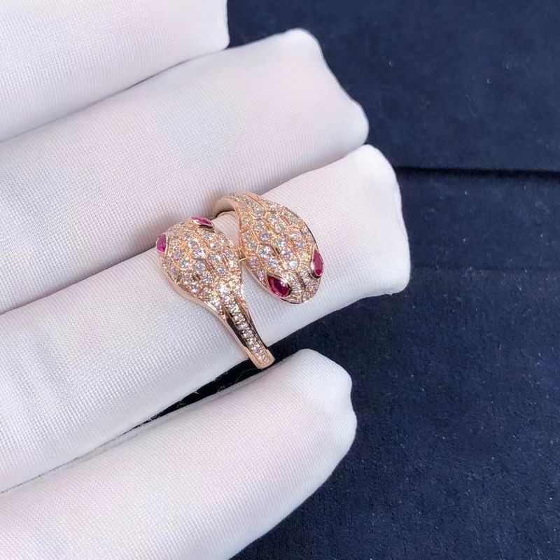 คุณภาพ แหวน BVLGARI Serpenti Seduttori ทอง 18k และเพชรแท้ Rose Gold โรงงาน