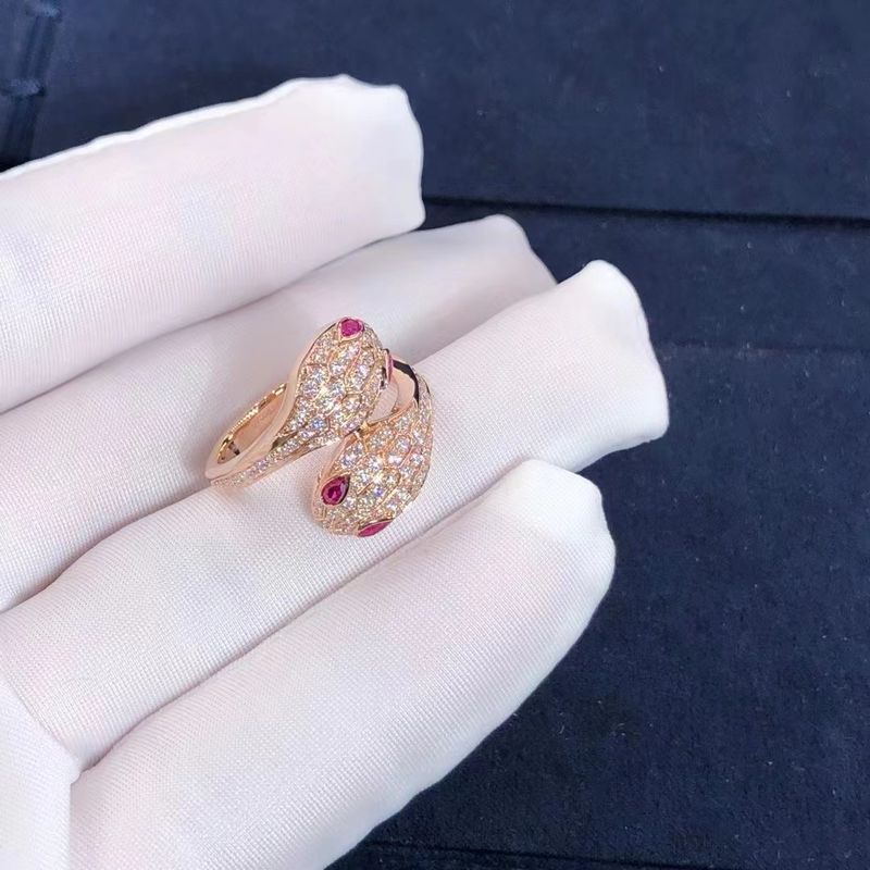คุณภาพ แหวน BVLGARI Serpenti Seduttori ทอง 18k และเพชรแท้ Rose Gold โรงงาน