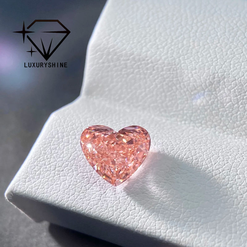 คุณภาพ LuxuryShine สีชมพู / เหลือง / เขียว หัวใจตัดห้องปฏิบัติการเพชรที่เติบโต VVS-VS เพชรแท้ & พระเครื่องแต่งงาน & พระเครื่องที่กําหนดเอง โรงงาน
