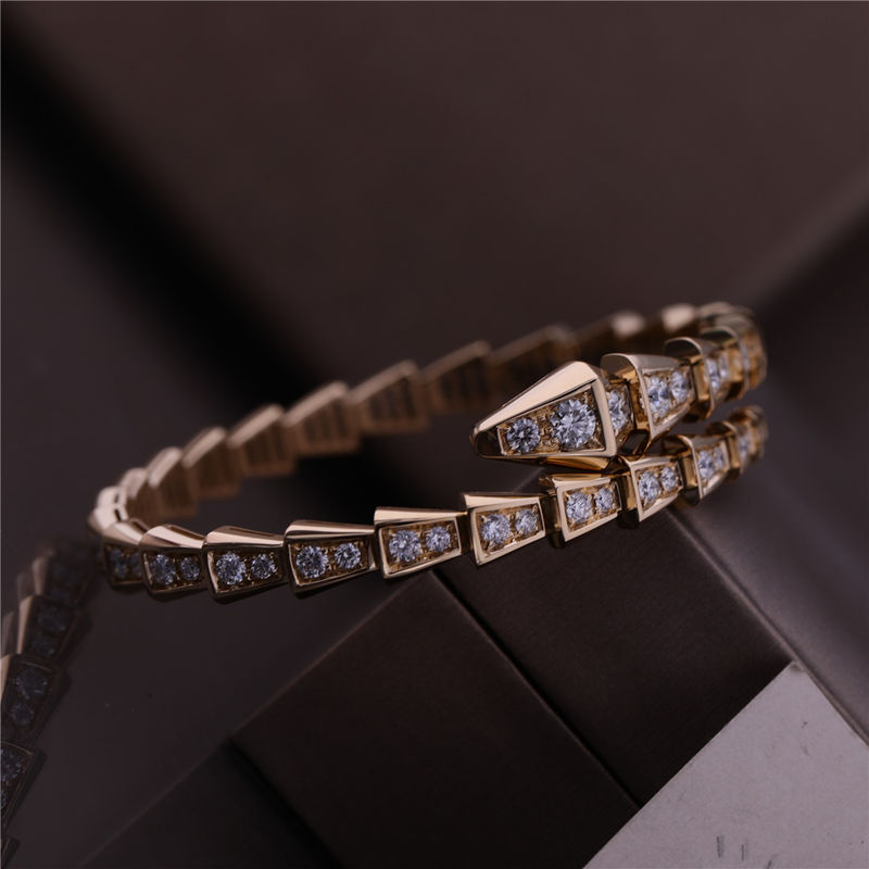 คุณภาพ สร้อยข้อมืองูสีเหลืองทอง 18K Serpenti Viper One Coil Thin Bracelet โรงงาน