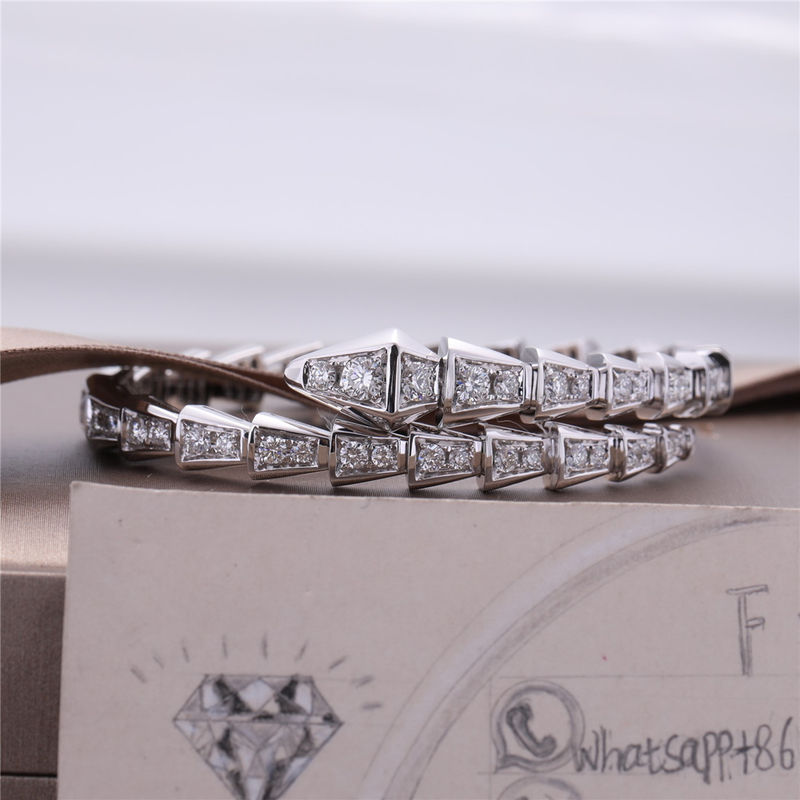 คุณภาพ สร้อยข้อมือ Italy Romance Serpenti Viper แบบบางม้วนเดียว ตัวเรือนไวท์โกลด์ 18K ประดับเพชรแบบพาเว่เต็มเม็ด โรงงาน