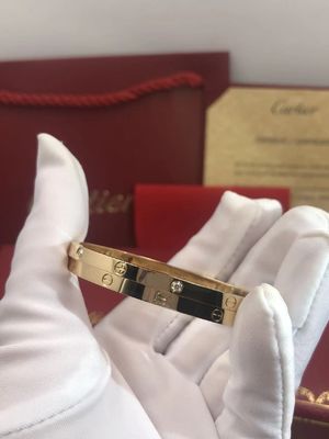 คุณภาพ สร้อยข้อมือทองคำ 18K LOVE รุ่นเล็ก 6 เม็ดสำหรับผู้หญิง / ผู้ชาย โรงงาน