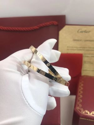 คุณภาพ สร้อยข้อมือทองคำ 18K LOVE รุ่นเล็ก 6 เม็ดสำหรับผู้หญิง / ผู้ชาย โรงงาน
