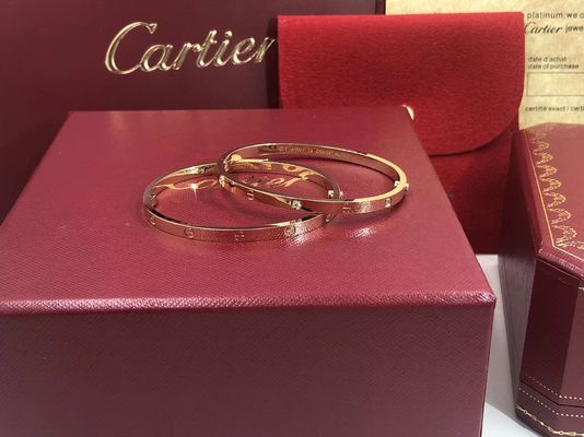 คุณภาพ สร้อยข้อมือทองคำ 18K LOVE รุ่นเล็ก 6 เม็ดสำหรับผู้หญิง / ผู้ชาย โรงงาน
