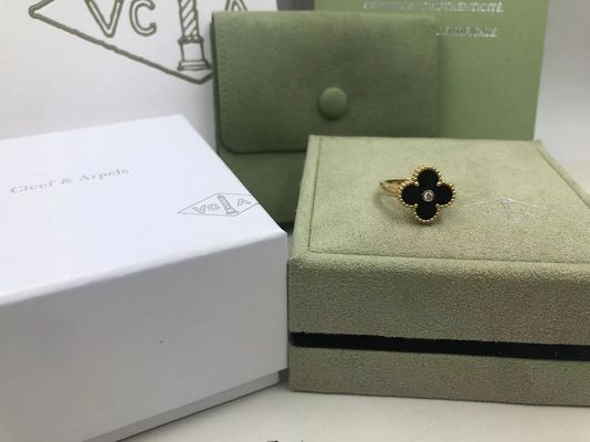 คุณภาพ Van Cleef And Arpels Vintage Alhambra Ring สีเหลืองทอง Onyx Round Diamond โรงงาน