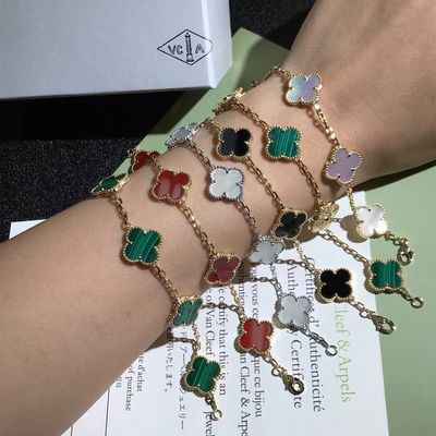 คุณภาพ สร้อยข้อมือทอง 18K แบบวินเทจส่วนบุคคล Van Cleef & Arpels โรงงาน
