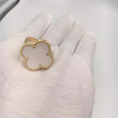 คุณภาพ VCARF78900 Van Cleef And Arpels Magic Alhambra Ring สีเหลืองทองพร้อมรูปทรงดอกไม้ โรงงาน