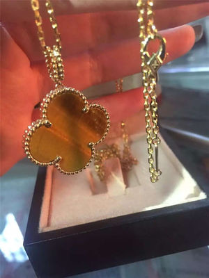 คุณภาพ 1 Motif Tiger'S Eye สร้อยคอทองคำ 18K VCARO49L00 สีเหลืองพร้อมรูปทรงดอกไม้ โรงงาน