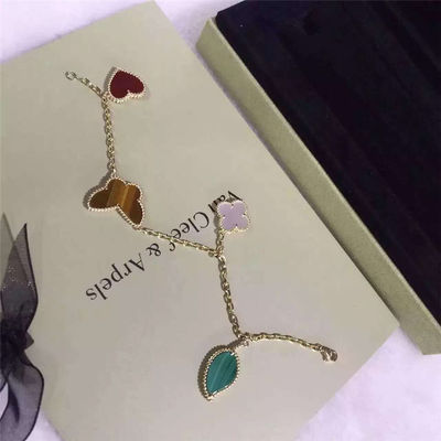 คุณภาพ 4 ลวดลาย Lucky Alhambra สร้อยข้อมือ 18k สีเหลืองทองกับ Carnelian / Tiger'S Eye Stone โรงงาน