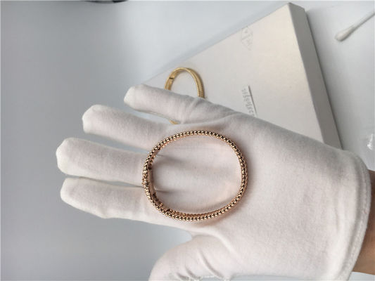คุณภาพ รุ่นขนาดกลาง Van Cleef และ Arpels สร้อยข้อมือลายเซ็นสีเหลืองทอง VCA Bangle โรงงาน