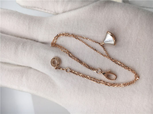 คุณภาพ จี้สีขาวเครื่องประดับหรูหราสร้อยข้อมือ 18K Rose Gold พร้อมมุกสีขาว โรงงาน