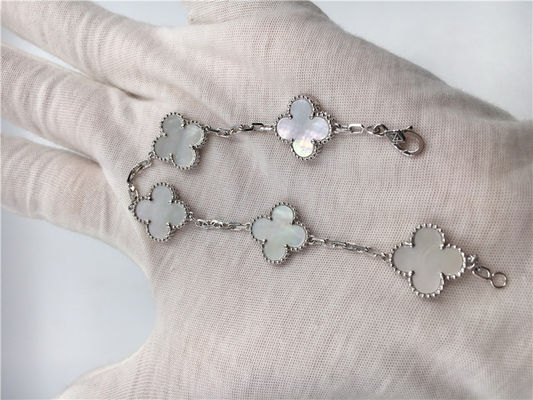 คุณภาพ สร้อยข้อมือวินเทจ Alhambra ทอง 18K ทองคำขาวประดับมุกสีขาว โรงงาน