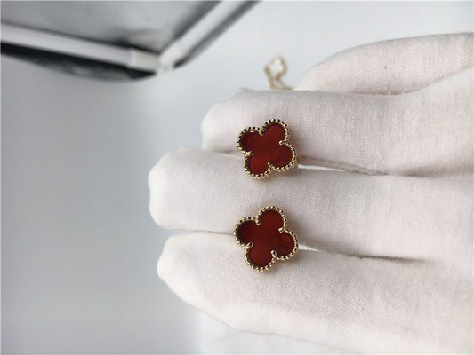 คุณภาพ Van Cleef Arpels Sweet Alhambra earstuds ทอง 18k พร้อมคาร์เนเลียน โรงงาน