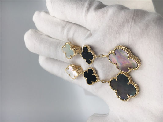 คุณภาพ Van Cleef Arpels ต่างหู Magic Alhambra ทองคำ 18k สีเหลืองกับมาเธอร์ออฟเพิร์ลสีขาวและสีเทา โรงงาน