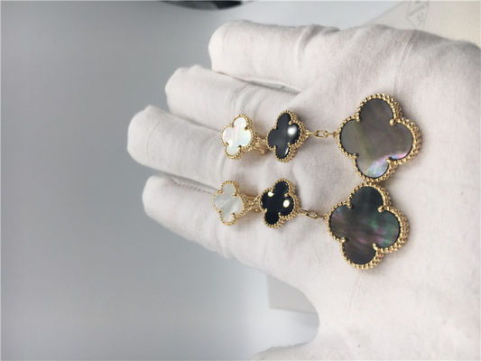 คุณภาพ Van Cleef Arpels ต่างหู Magic Alhambra ทองคำ 18k สีเหลืองกับมาเธอร์ออฟเพิร์ลสีขาวและสีเทา โรงงาน