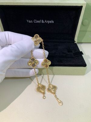 สร้อยข้อมือ VCA Vintage Alhambra ทองคำ 18K Van Cleef And Arpels เปลือกหอยมุก มาลาไคต์ คาร์เนเลียน