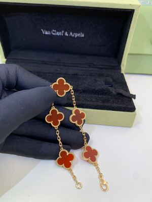 สร้อยข้อมือ Alhambra Van Cleef And Arpels 5 Motifs 18K Yellow Gold Carnelian Red Stone VCARD35500