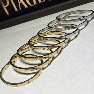 คุณภาพ เครื่องประดับ สร้อยข้อมือทอง 18K , สร้อยคอทองคำแบบบาง Love ขนาดเล็ก Model โรงงาน