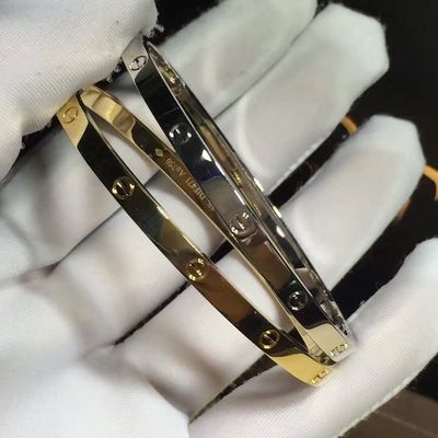 คุณภาพ เครื่องประดับ สร้อยข้อมือทอง 18K , สร้อยคอทองคำแบบบาง Love ขนาดเล็ก Model โรงงาน