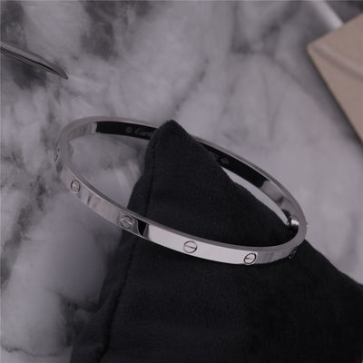 คุณภาพ เครื่องประดับสุดหรู LOVE BRACELET รุ่น SM ใหม่ ตัวเรือนทองคำขาว 18 กะรัต พร้อมไขควง โรงงาน