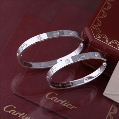 คุณภาพ Classic Love Bangle 4 Diamonds Love Bracelet with in 18 Karat WHITE GOLD Fine Workmanship Jewelry โรงงาน