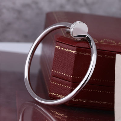 คุณภาพ JUSTE UN CLOU BRACELET ขนาด 18 กะรัต WHITE GOLD Nail Bracelet พร้อมไดมอนด์ที่ด้านบนและปลาย โรงงาน