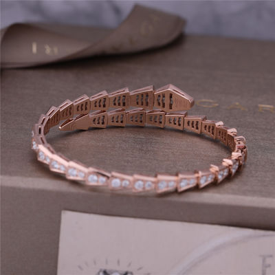 คุณภาพ ตู้เสื้อผ้าหรูหรา Rose Gold สร้อยข้อมือ Serpenti Viper one-coil เต็มเพชร Snake Bangle 353792 โรงงาน