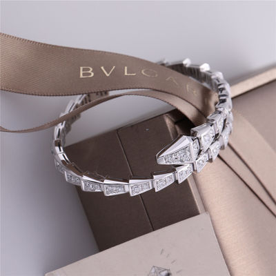 คุณภาพ สร้อยข้อมือ Italy Romance Serpenti Viper แบบบางม้วนเดียว ตัวเรือนไวท์โกลด์ 18K ประดับเพชรแบบพาเว่เต็มเม็ด โรงงาน