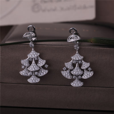 คุณภาพ Roma High Jewelry DIVAS' DREAM ต่างหู ตัวเรือนไวท์โกลด์ 18K ประดับเพชรหลัก 7 เม็ดและเพชรฝังแบบพาเว่เต็ม โรงงาน