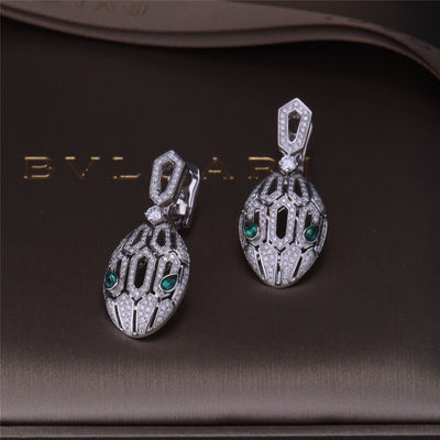 คุณภาพ ต่างหู Serpenti แบรนด์ทองสุดหรู ตัวเรือนไวท์โกลด์ 18K ประดับตามรกตประดับเพชรพาเว่หัวงู โรงงาน